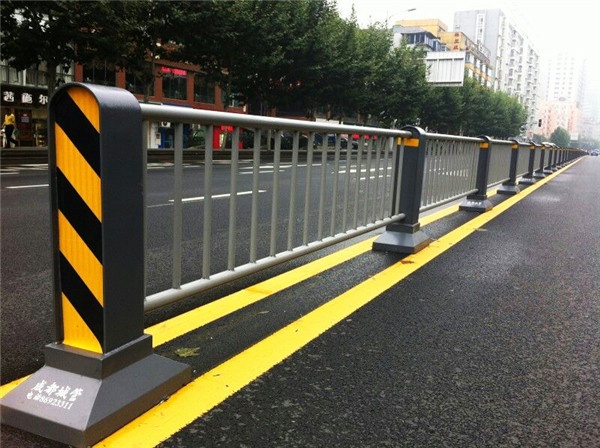 峨眉至夾江聯網（wǎng）暢通護欄（lán）